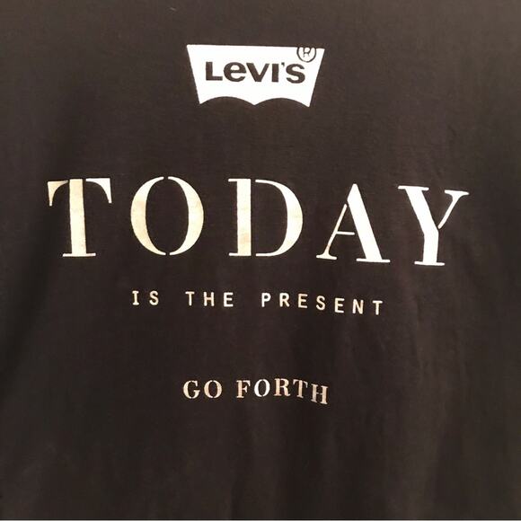 Levi's Today Is The Present Go Forth T-shirt Size Medium - Picture 2 of 8